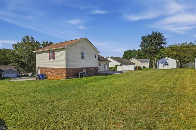 3709 Signet Drive, Winston-salem, NC 27101