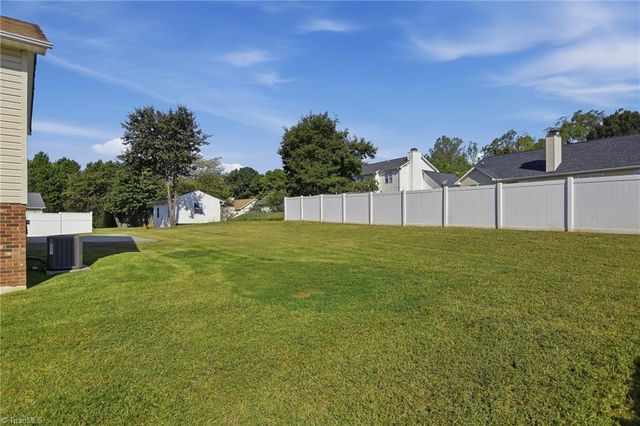 3709 Signet Drive, Winston-salem, NC 27101