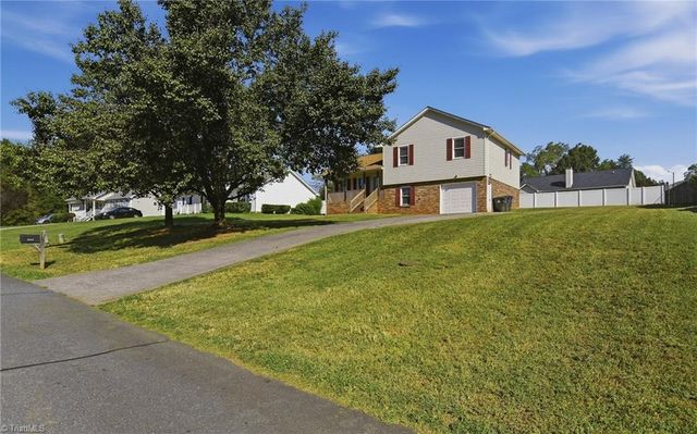 3709 Signet Drive, Winston-salem, NC 27101