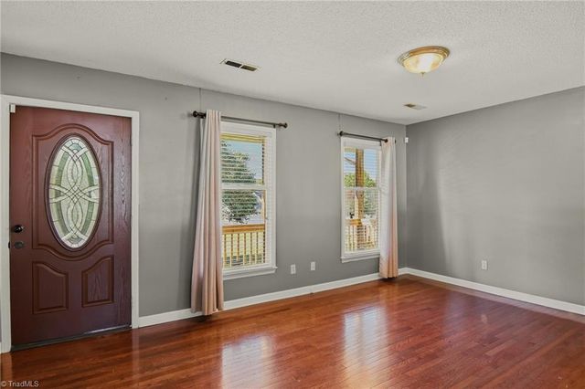 3709 Signet Drive, Winston-salem, NC 27101