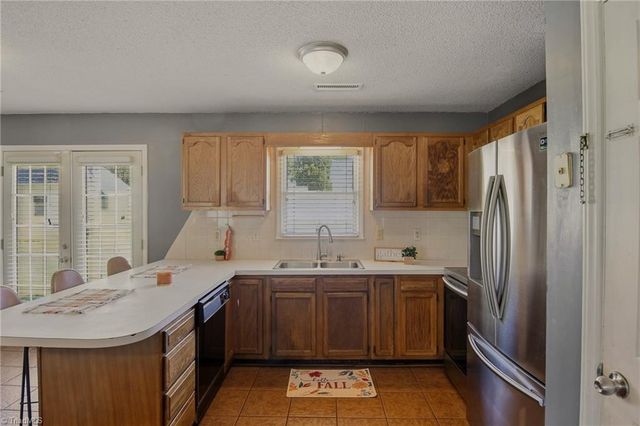 3709 Signet Drive, Winston-salem, NC 27101