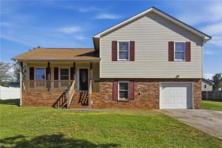 3709 Signet Drive, Winston-salem, NC 27101