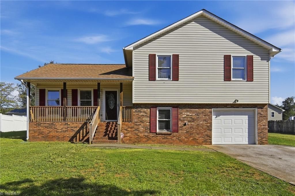 3709 Signet Drive, Winston-salem, NC 27101