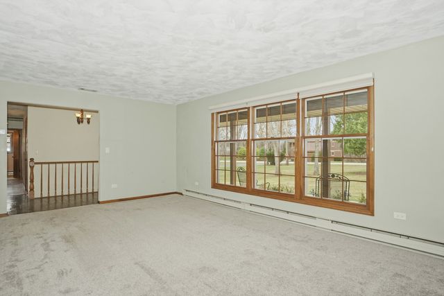 38679 N Pine Grove Avenue, Wadsworth, IL 60083