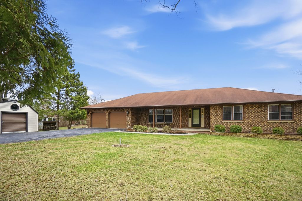 38679 N Pine Grove Avenue, Wadsworth, IL 60083