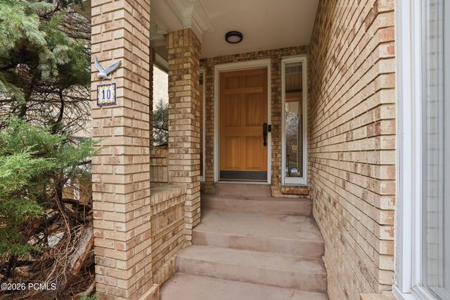 10 La Montagne Lane, Sandy, UT 84092