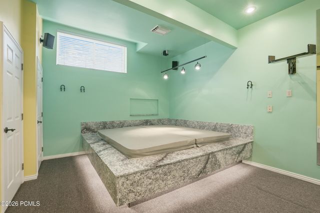 10 La Montagne Lane, Sandy, UT 84092