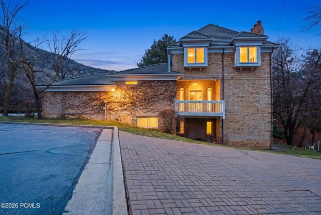 10 La Montagne Lane, Sandy, UT 84092