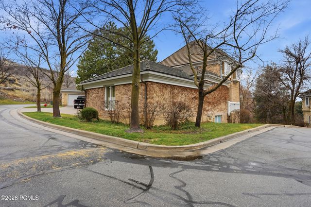 10 La Montagne Lane, Sandy, UT 84092