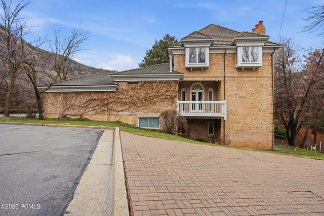 10 La Montagne Lane, Sandy, UT 84092