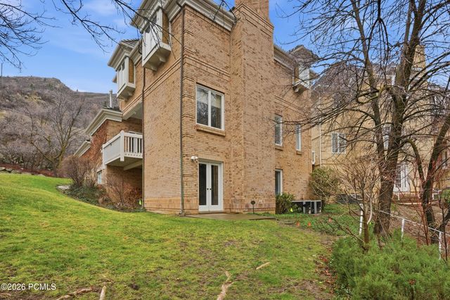 10 La Montagne Lane, Sandy, UT 84092