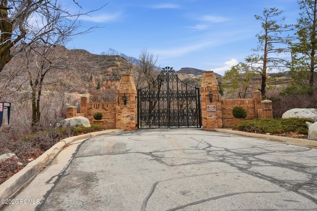 10 La Montagne Lane, Sandy, UT 84092