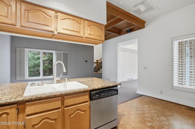 10 La Montagne Lane, Sandy, UT 84092