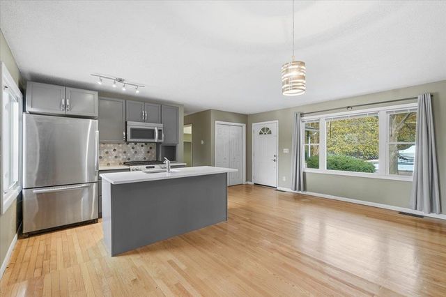 102 Juniper Ridge, Shelburne, VT 05403