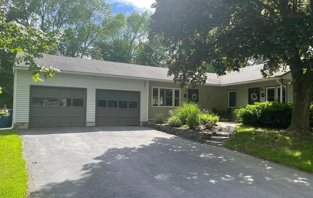 102 Juniper Ridge, Shelburne, VT 05403