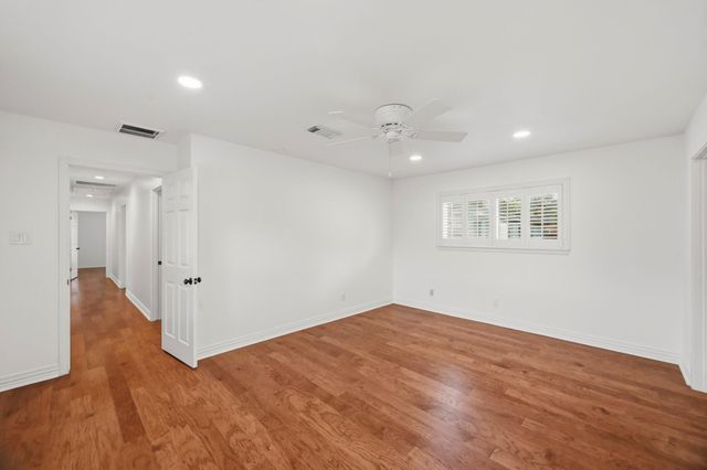 6131 Yarwell Drive, Houston, TX 77096