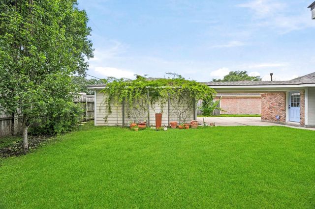 6131 Yarwell Drive, Houston, TX 77096