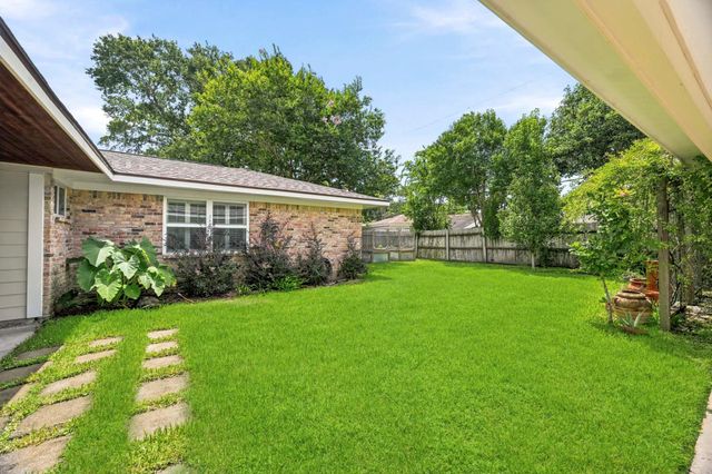 6131 Yarwell Drive, Houston, TX 77096
