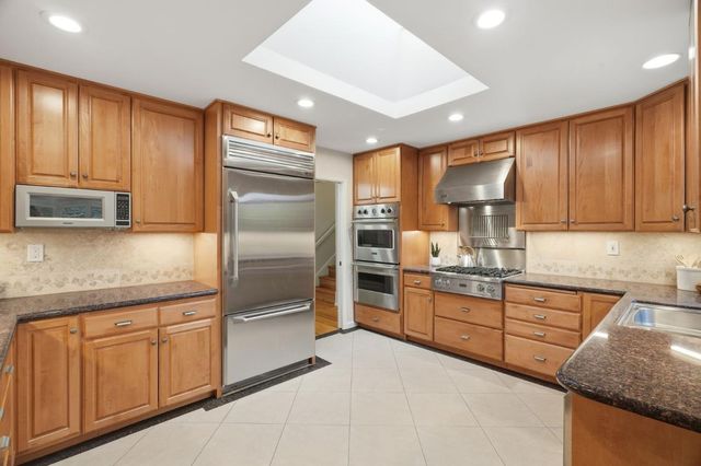 1554 Queenstown Court, Sunnyvale, CA 94087