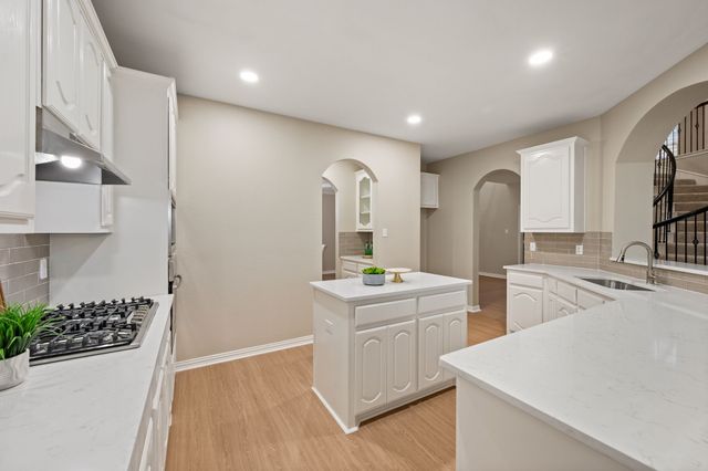 5272 W Cove Way, Grand Prairie, TX 75052