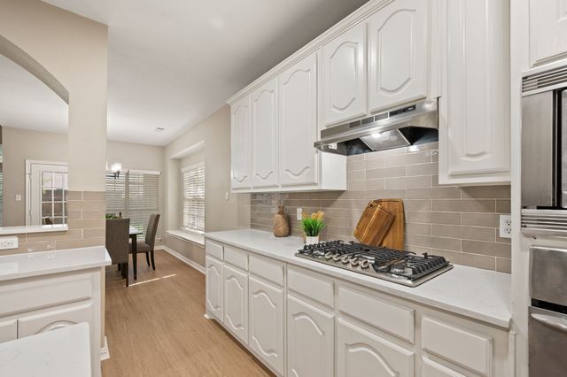 5272 W Cove Way, Grand Prairie, TX 75052