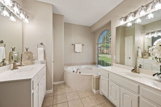 5272 W Cove Way, Grand Prairie, TX 75052