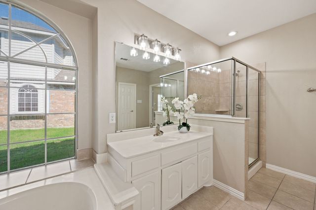 5272 W Cove Way, Grand Prairie, TX 75052