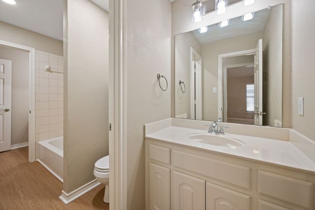 5272 W Cove Way, Grand Prairie, TX 75052