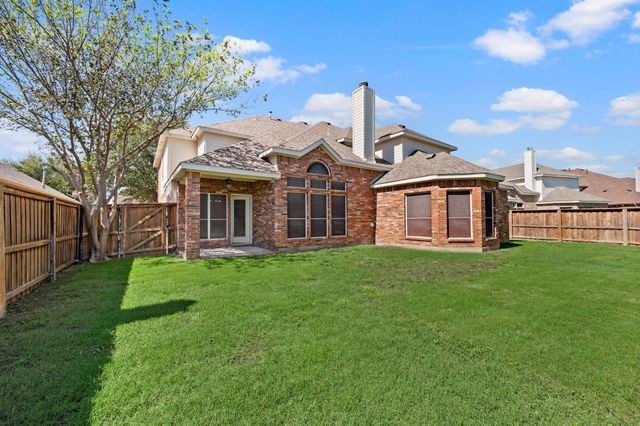 5272 W Cove Way, Grand Prairie, TX 75052