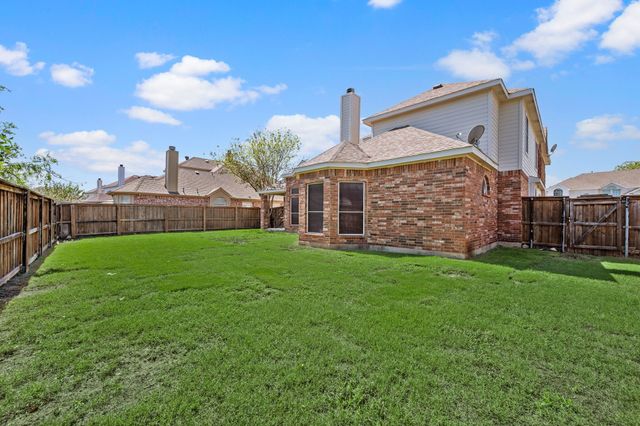5272 W Cove Way, Grand Prairie, TX 75052