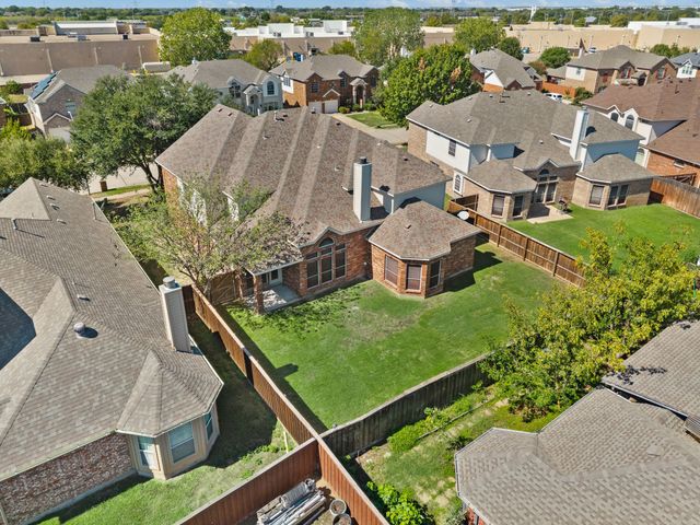 5272 W Cove Way, Grand Prairie, TX 75052