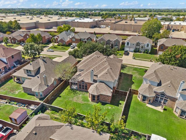 5272 W Cove Way, Grand Prairie, TX 75052