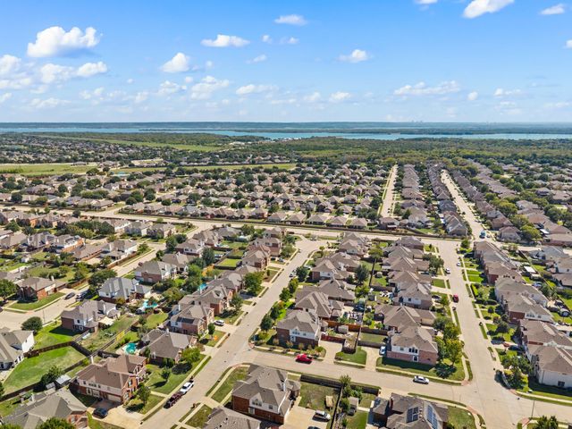 5272 W Cove Way, Grand Prairie, TX 75052