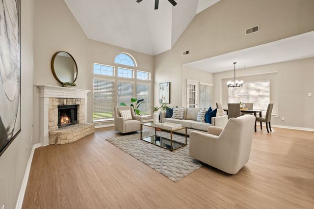 5272 W Cove Way, Grand Prairie, TX 75052