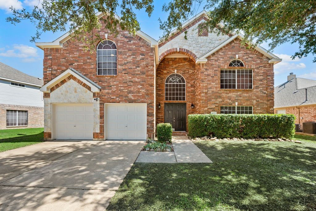 5272 W Cove Way, Grand Prairie, TX 75052