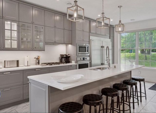 1032 Gardner Street E, Wayzata, MN 55391