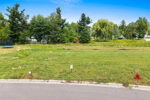 1824 SOUTHLAND LANE, New London, WI 54961