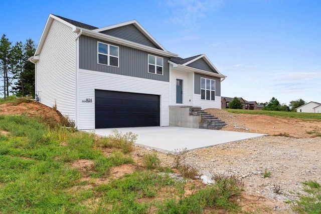 1824 SOUTHLAND LANE, New London, WI 54961