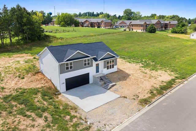 1824 SOUTHLAND LANE, New London, WI 54961