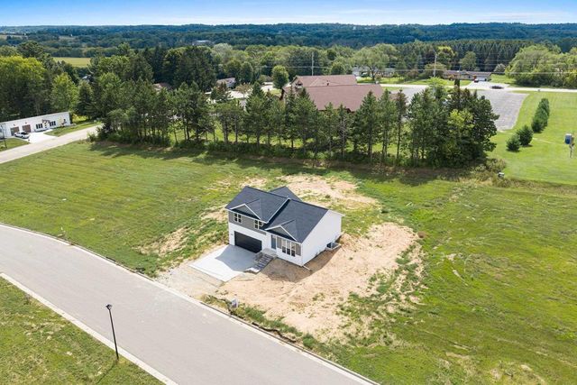 1824 SOUTHLAND LANE, New London, WI 54961