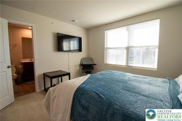 2118 Cross Country Road, Northampton Boro, PA 18067