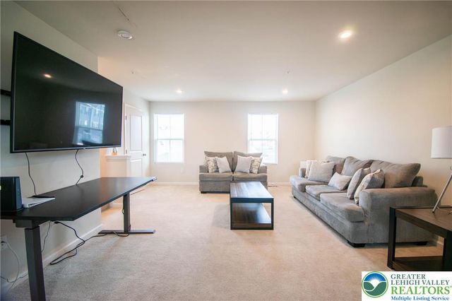 2118 Cross Country Road, Northampton Boro, PA 18067