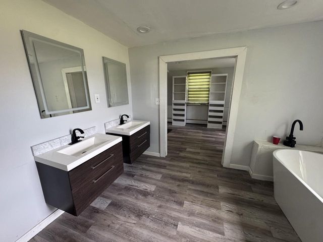 114 W Mequon ROAD, Mequon, WI 53092