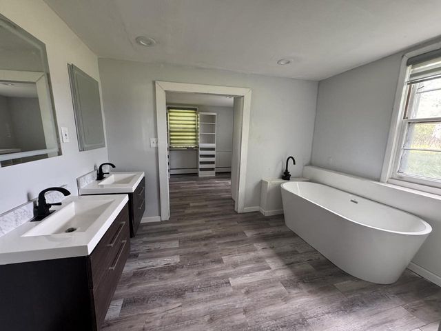 114 W Mequon ROAD, Mequon, WI 53092