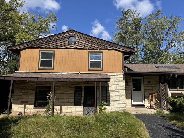 114 W Mequon ROAD, Mequon, WI 53092