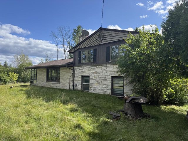 114 W Mequon ROAD, Mequon, WI 53092