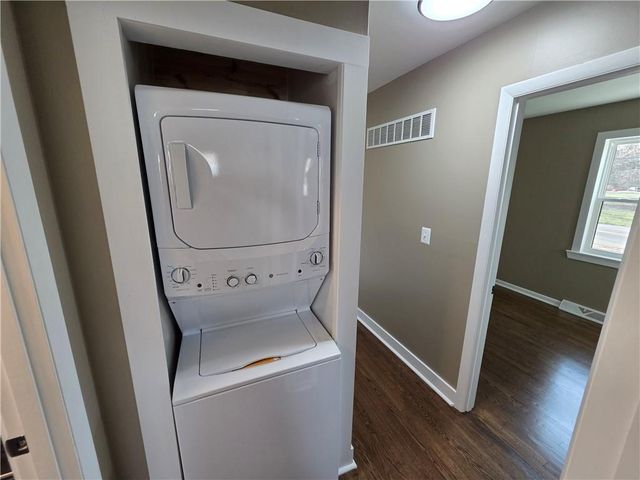 212 W Cambridge Road, Belton, MO 64012