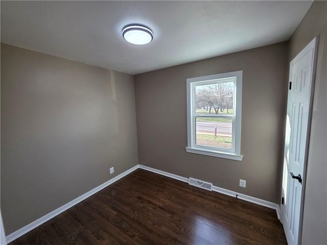 212 W Cambridge Road, Belton, MO 64012