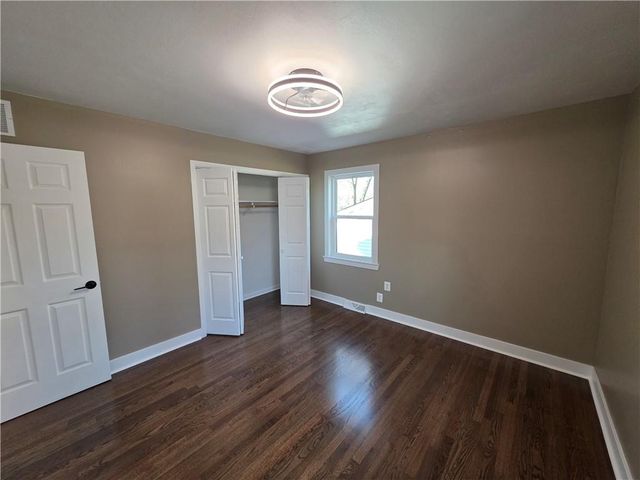 212 W Cambridge Road, Belton, MO 64012