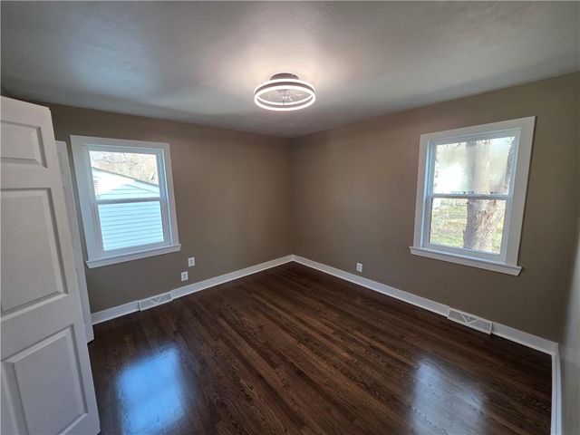 212 W Cambridge Road, Belton, MO 64012